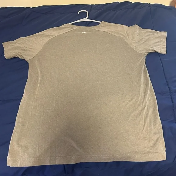 Alo Men’s T Shirt, Medium - Picture 2 of 3